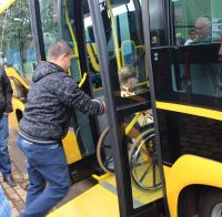 Prefeita Eliéze entrega novo ônibus adaptado para APAE de São Domingos
