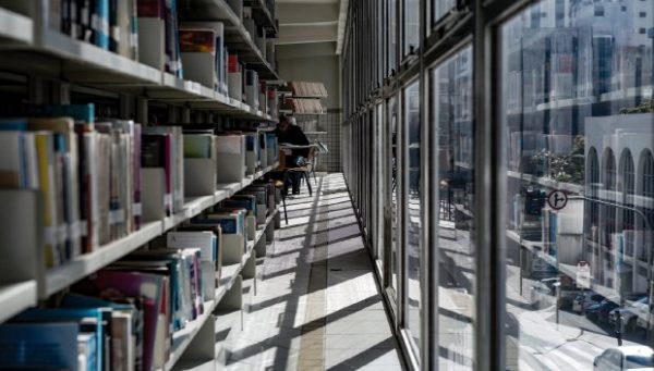 Biblioteca Pública de Santa Catarina retoma empréstimos de livros com agendamento