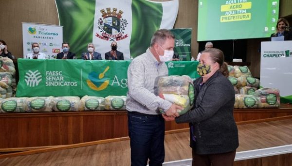 Secretaria da Agricultura e agronegócio doam alimentos a 1,3 mil famílias do campo