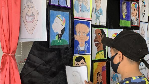 Exposição de caricaturas desafia a criatividade de estudantes
