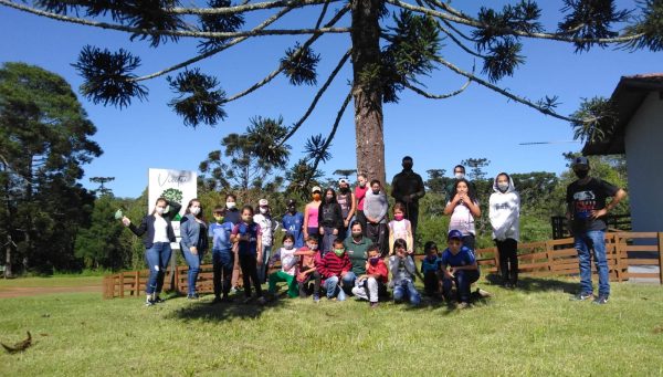 Crianças e adolescentes do (SCFV) participam de passeio no parque estadual das araucárias.