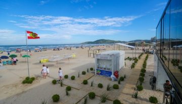 Verão Mais Seguro: arenas entregues pela Fesporte movimentam litoral catarinense