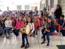 Musicalização: Escolas e centros receberam mais de 700 instrumentos