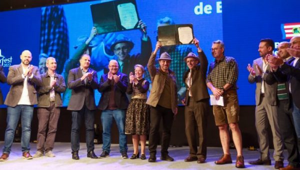 No lançamento da Oktoberfest 2022, governador autoriza obras para impulsionar turismo de Blumenau