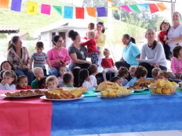 CDI Natalia Andrade dos Santos realiza o projeto de acolhimento para crianças imigrantes