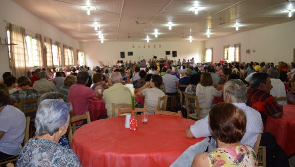 Administração Municipal realizou encontro de encerramento das atividades do ano de 2015 com o grupo de Idosos.