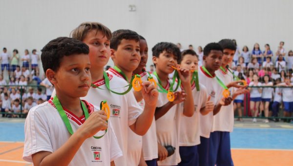 Jemec: estudantes municipais encerram competições com diversão e conquista de medalhas