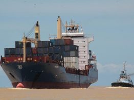 Porto de Itajaí recebe primeiro navio da nova linha de contêineres