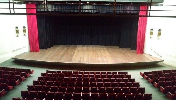 Sábado será com apresentações musicais no Teatro Municipal Elias Angeloni