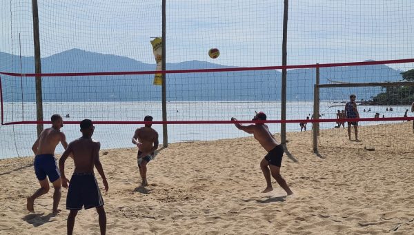 Prefeitura promove torneio de vôlei de praia no Parque da Barra