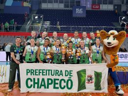 Prefeito recebe equipe chapecoense vice-campeã em campeonato internacional na Rússia