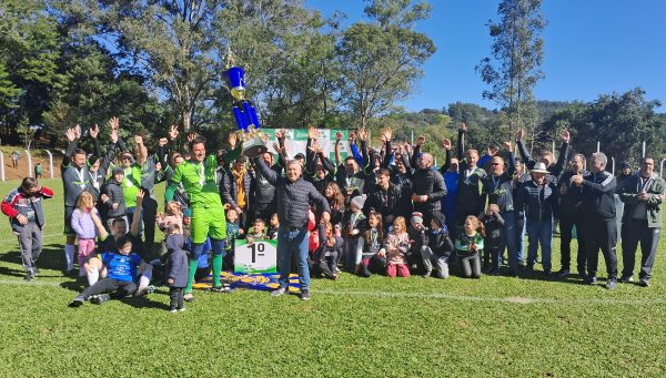 CAXIENSE VENCE O CAMPEONATO DE FUTEBOL VETERANO