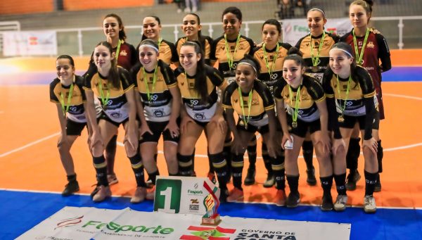Com goleadas, Criciúma é campeão do futsal masculino e feminino no Microrregional da Olesc