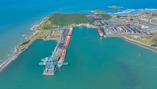 Movimento do primeiro semestre do Porto de Imbituba aumenta 17,4% com mais de 4 milhões de toneladas em operações de cargas