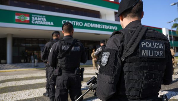 Governador recebe policiais militares que concluíram missão no Rio Grande do Sul