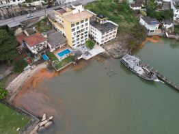Análise do IMA explica manchas alaranjadas registradas na Baía Sul em Florianópolis