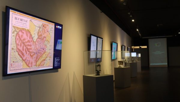 Parceria entre Secretaria do Planejamento e MIS, apresenta exposição sobre o avanço da cartografia em SC