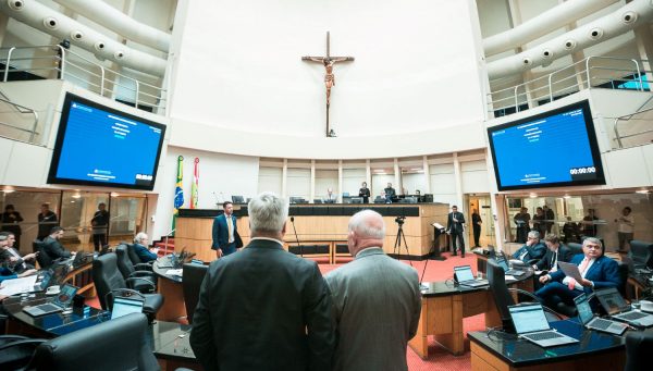 Lei de Diretrizes Orçamentárias 2025 e repactuação de metas de hospitais seguem para sanção do governador