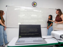 Estudantes aprendem a planejar uma empresa no componente de Empreendedorismo