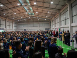 Prefeitura de Chapecó inaugura ginásio e entrega uniformes na Escola Cívica
