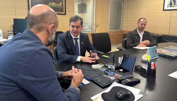 //Em Brasília, prefeito Vagner Espindola firma mais de R$ 20 milhões em recursos para Criciúma