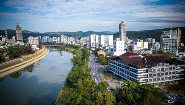 Blumenau sobe nove posições no ranking e agora é a 14ª cidade mais competitiva do Brasil