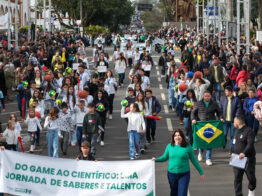 Desfile Cívico reúne dez mil pessoas em Chapecó