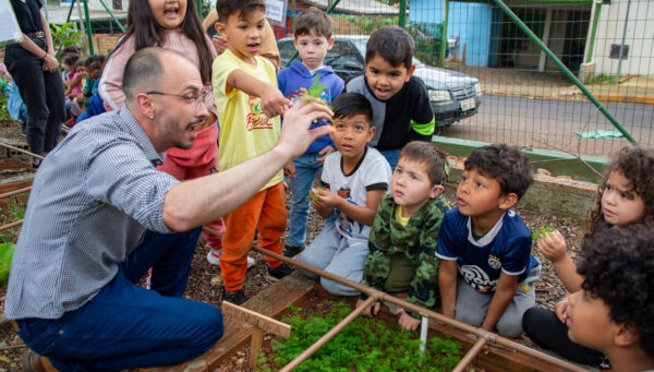 EPC Cyro Sosnosky desenvolve projeto sobre horta, aromas e sabores
