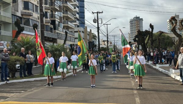 Desfile de 7 de Setembro reúne mais de 10 mil pessoas em Xaxim