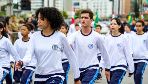 Estudantes da rede estadual celebram os 203 anos da Independência do Brasil em Florianópolis