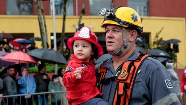 Desfile Cívico-Militar celebra 7 de Setembro e reúne público de 8 mil pessoas em Joinville