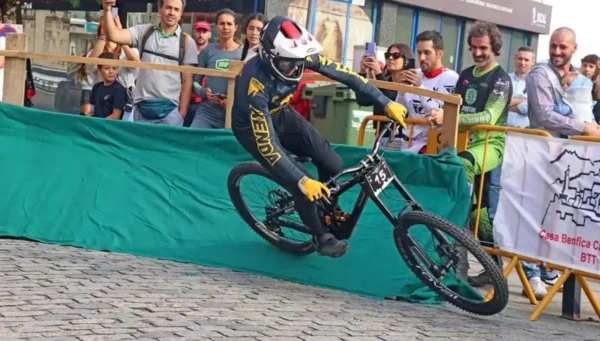 Ciclista jaraguaense é vice em prova de downhill em Portugal