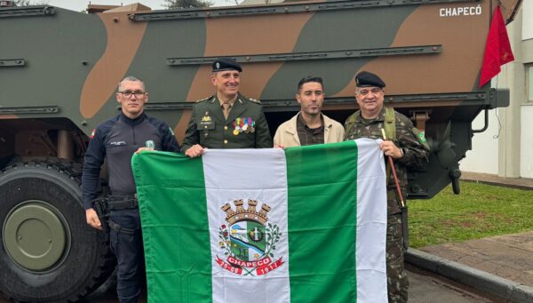 Chapecó é homenageada com batismo de blindado