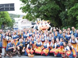 Kochkäsewagen se transforma na nova atração dos desfiles da 40ª Oktoberfest