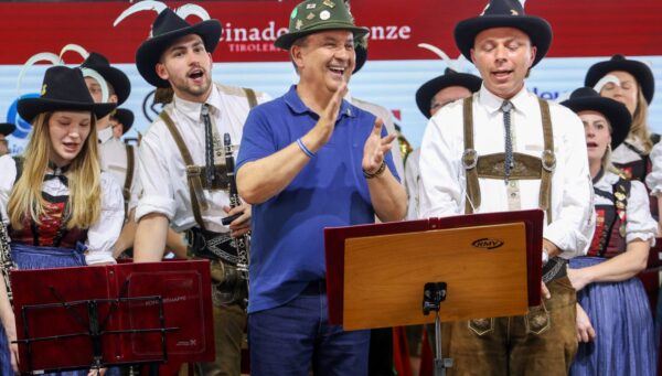 Governador Jorginho Mello participa da Tirolerfest em Treze Tílias