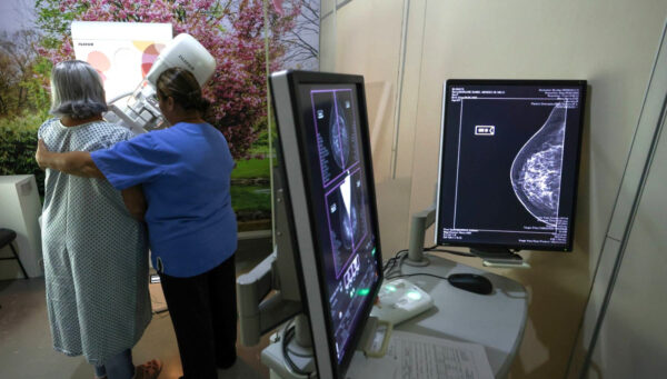 Outubro Rosa: Governo SC amplia iniciativas de prevenção e detecção do câncer de mama