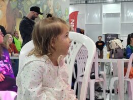 Apresentações, pintura facial e algodão doce: Efapi do Brasil transforma Dia das Crianças em festa p